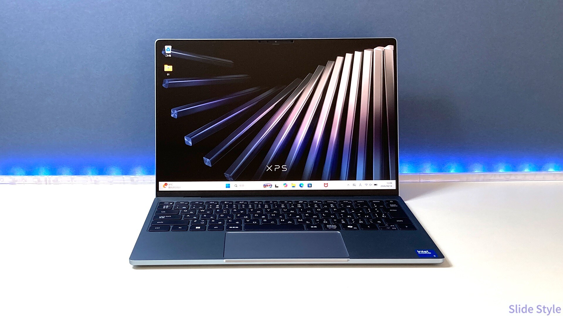 Dell XPS 13 DX13260を正面から開いた状態。13.4インチ2.5Kタッチディスプレイ