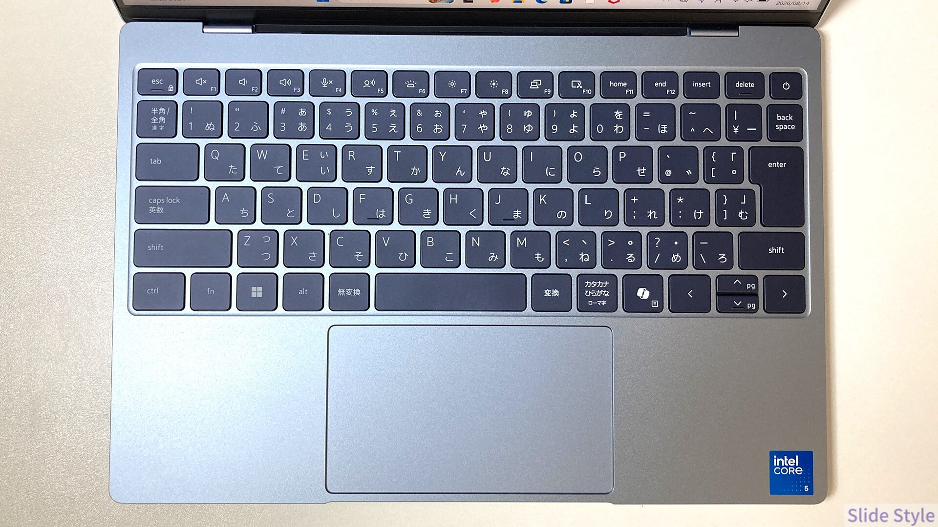 Dell XPS 13 DX13260のキーボード面とタッチパッドの俯瞰