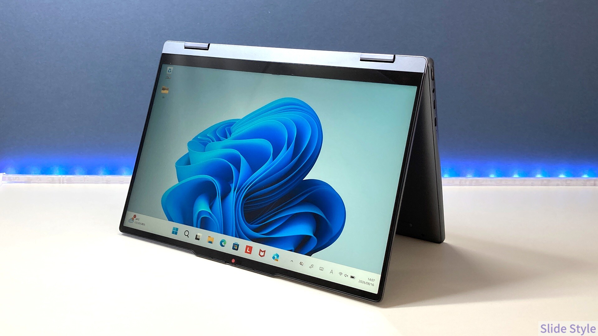 Lenovo IdeaPad 5i 2-in-1 Gen 11のテントモード