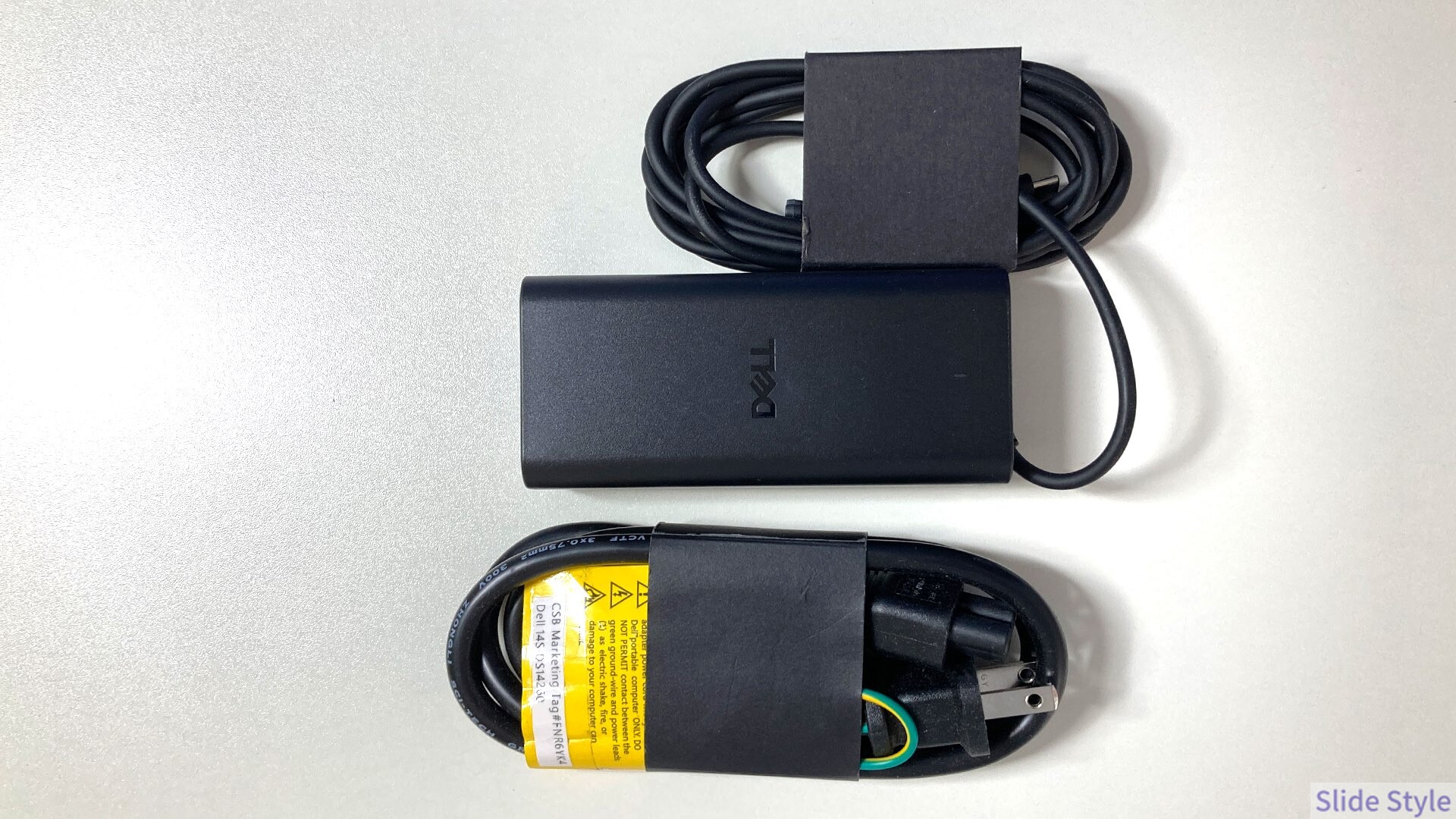 ACアダプタと電源ケーブル