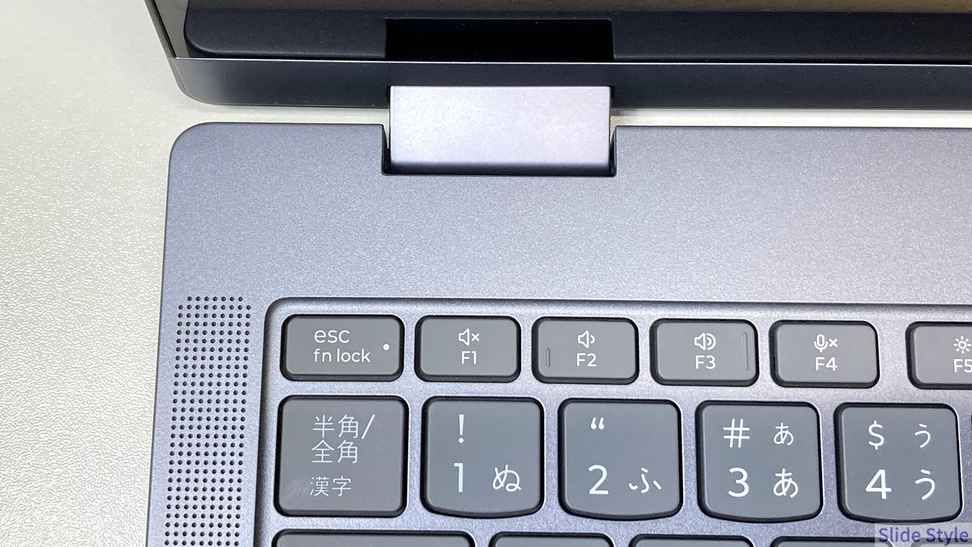 Lenovo IdeaPad 5i 2-in-1 Gen 11のキーボード面上部のスピーカー