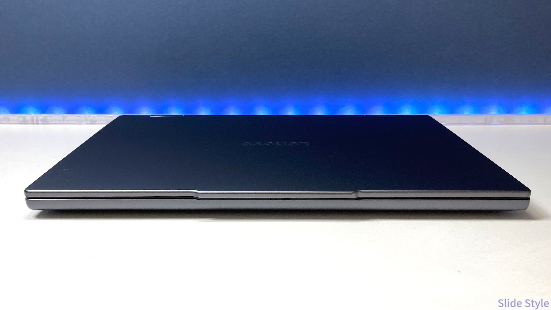 Lenovo IdeaPad 5i 2-in-1 Gen 11を閉じた前面