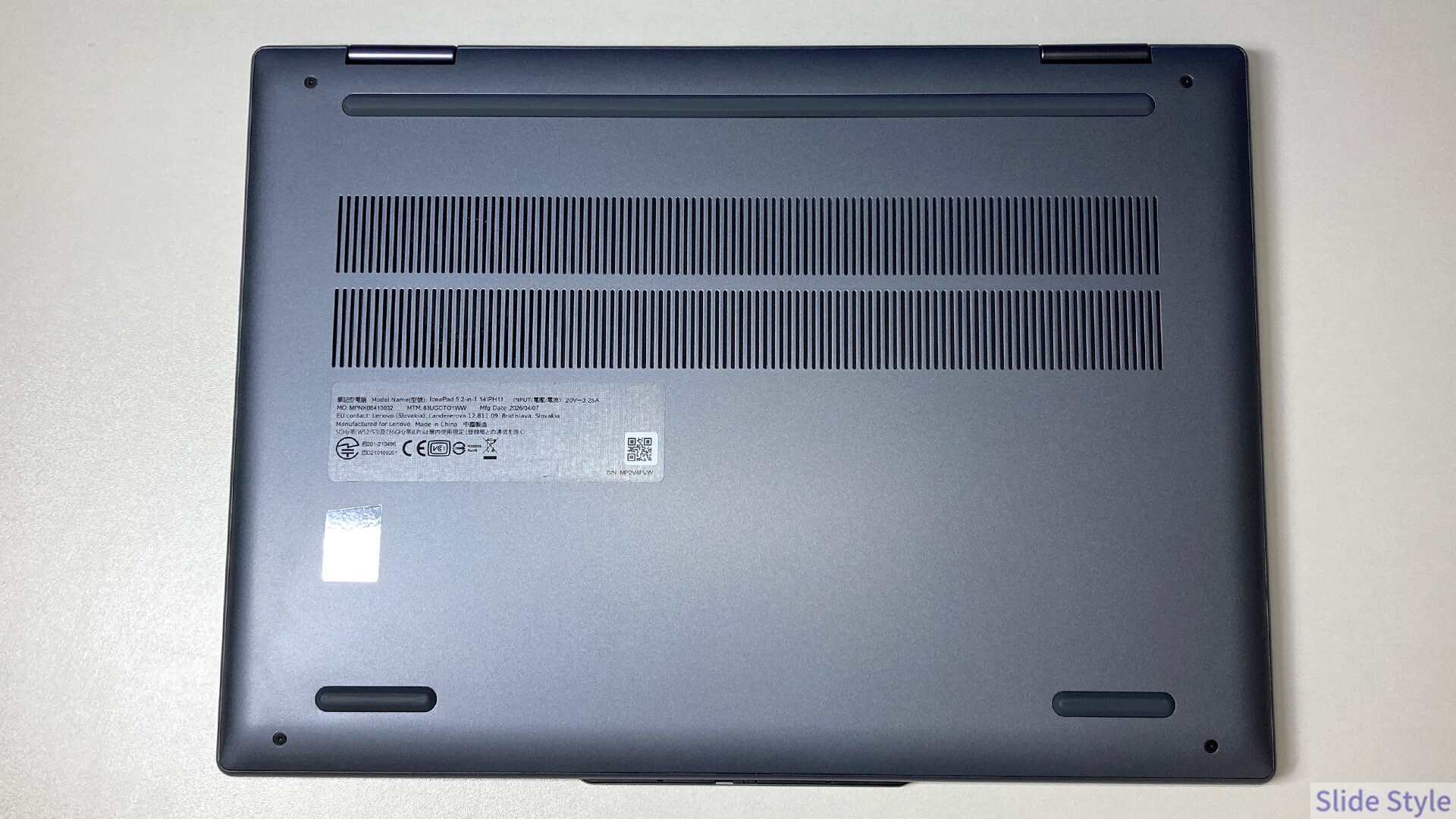 Lenovo IdeaPad 5i 2-in-1 Gen 11の底面と吸気口
