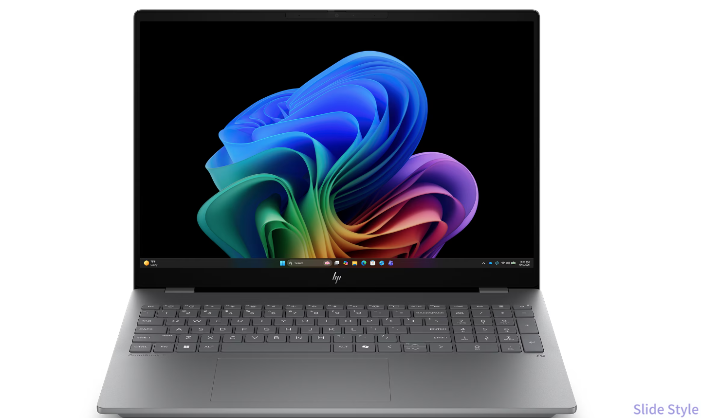 HP OmniBook 7 16-bhの正面。メテオシルバーのボディで、キーボードの右側にテンキーが並ぶ