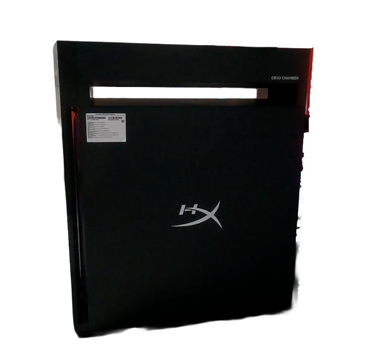HyperX OMEN MAX 45Lの右側面。上部の横長の吸気口にCRYO CHAMBERの刻印がある