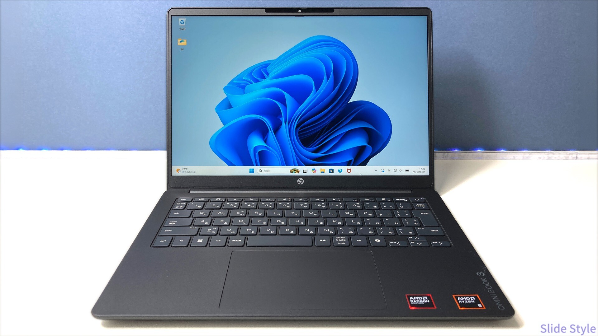 HP OmniBook 3 14-hw を正面から見た14.0型の非光沢ディスプレイ