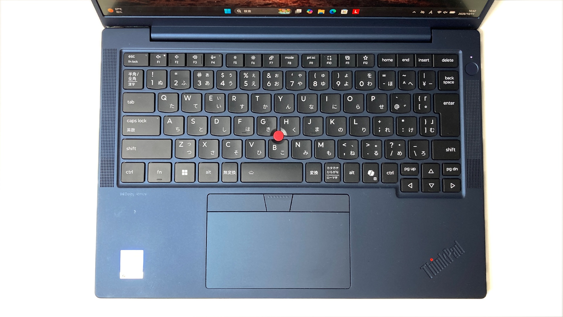 ThinkPad T14s Gen 7のキーボード全体。6列のJIS配列と赤いTrackPoint、3ボタンのクリックパッド