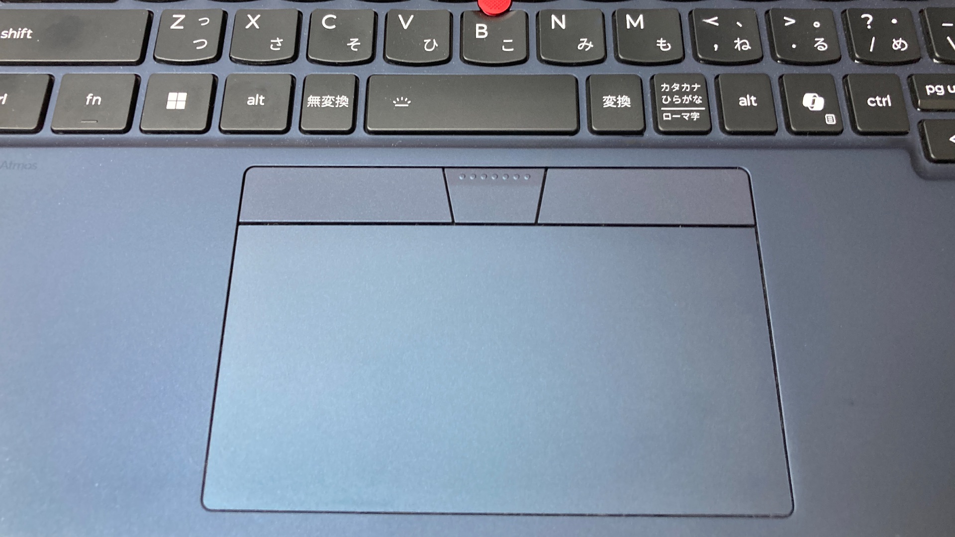 ThinkPad T14s Gen 7のクリックパッドと上部の3ボタンの接写