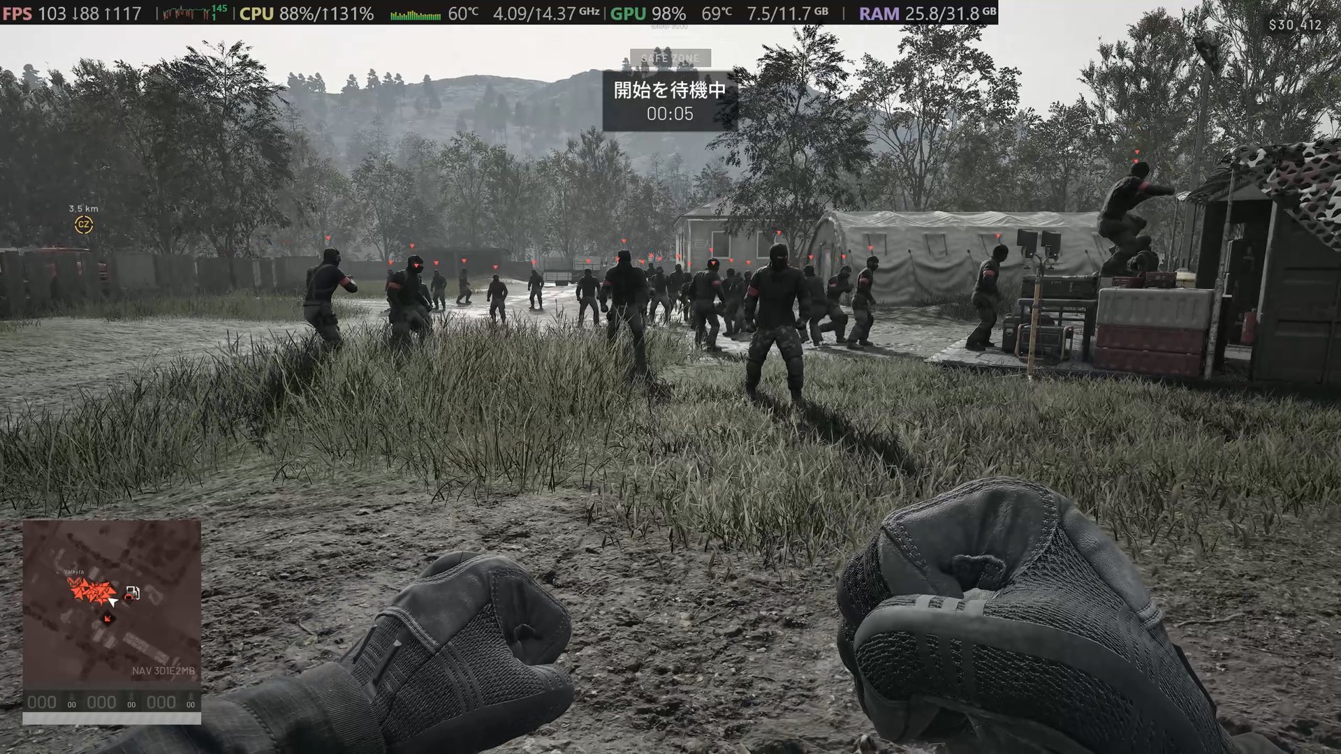 WARDOGSの出撃前の拠点に兵士が集まる場面。画面上部にNVIDIA Appのオーバーレイでfpsが表示されている